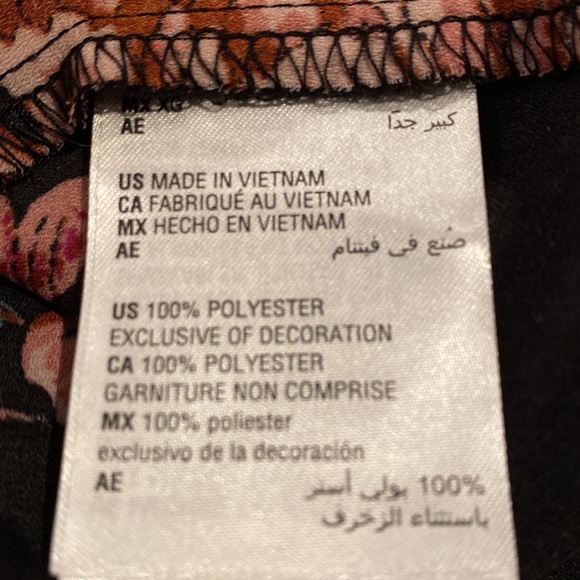 Ladies pretty flowey blouse - Picture 4 of 6